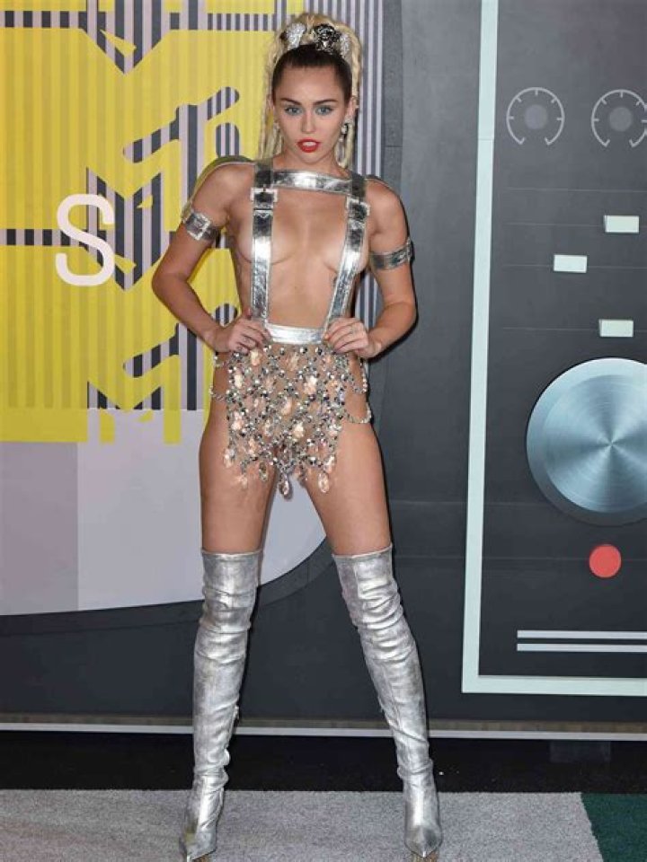 Miley Cyrus Covers Nipples With Buckle-Strap Bodice at 2015 VMAs: Pics