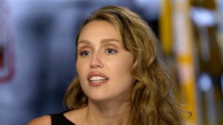 Miley Cyrus Says She’s Seen a UFO, Made Eye Contact With an Alien