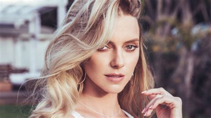 Model Elle Evans stuns in a tiny white bikini for sexy photoshoot