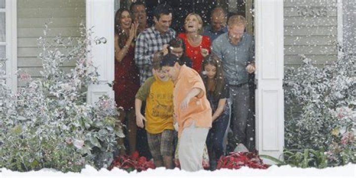 Modern Family: "Express Christmas" (Episode 3.10)
