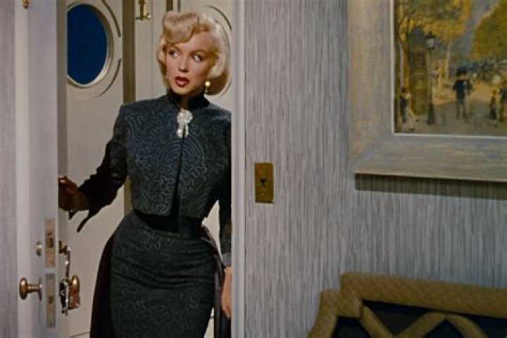 Most men prefer women who dress respectfully – India TV