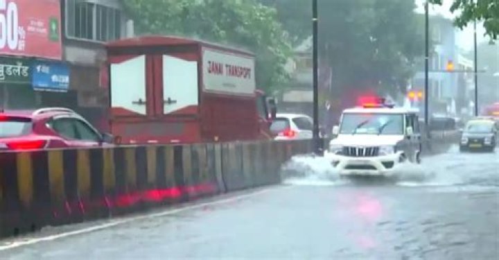 Mumbai Rain Latest News, Photos and Videos
