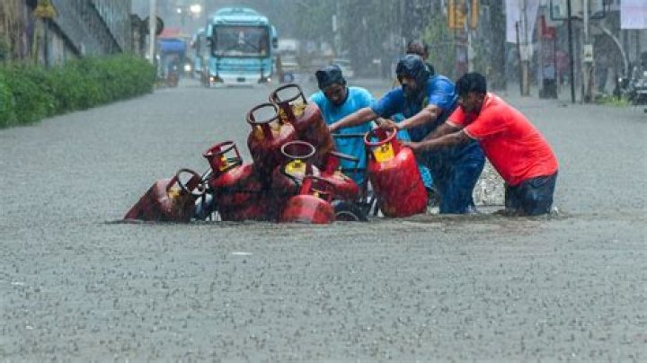 Amid heavy rains in Mumbai, netizens flood Twitter with memes, ask 'what is road & what is keechad?' – India TV