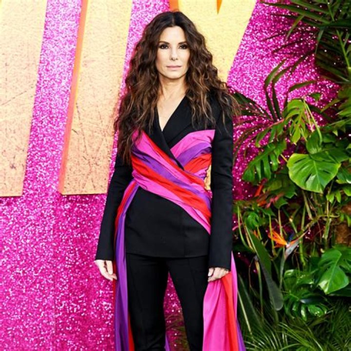 Naked Sandra Bullock Bullies Chelsea Handler in the Shower