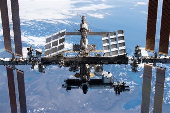 NASA offers choice of contract type for ISS deorbit vehicle