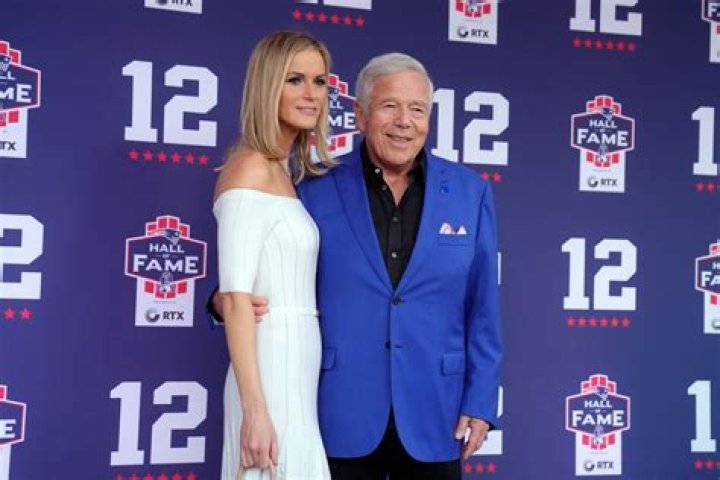 Patriots Owner Robert Kraft Not Father of Girlfriend's Baby