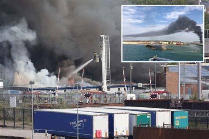 Newhaven fire - Sussex port 'explosion' sparks huge blaze as black smoke seen for miles around