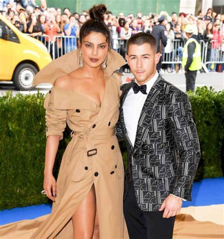 Nick Jonas Prefers to Date 'Mature' Women Like Priyanka Chopra