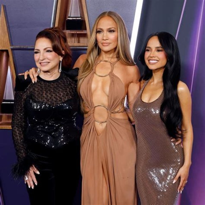Nicki Minaj Responds: Did She Shade Jennifer Lopez at the AMAs 2015?