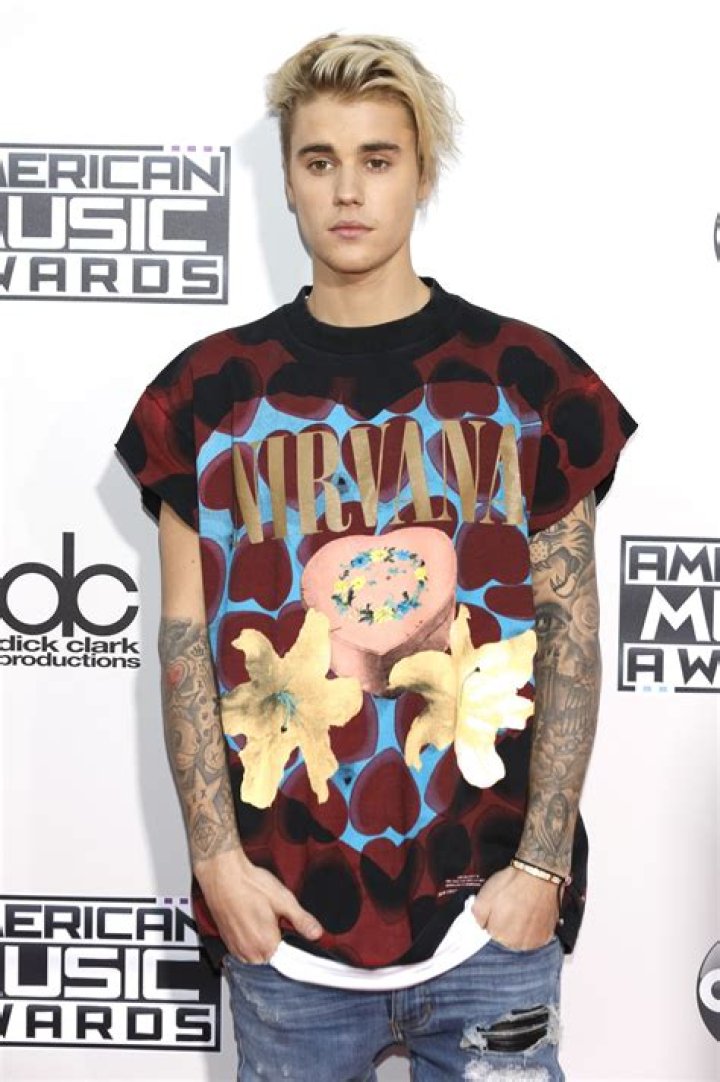 Nirvana Fans Mad Justin Bieber Wore Band Shirt at 2015 AMAs