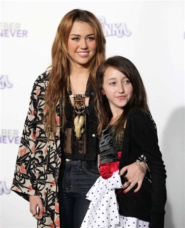 Noah Cyrus: Growing Up as Miley Cyrus’ Sister Was ‘Unbearable’ 