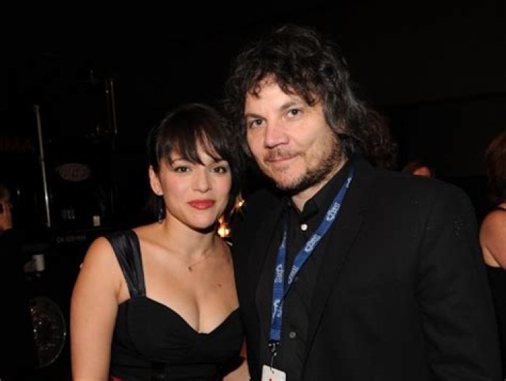 Unveiling Norah Jones' Partner: A Journey Through Love And Music