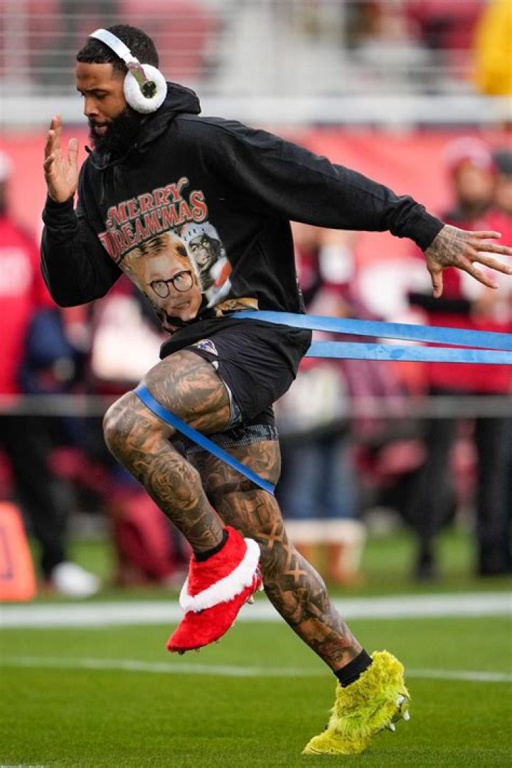 Odell Beckham Jr. Wears Grinch-Themed Cleats at Ravens Game