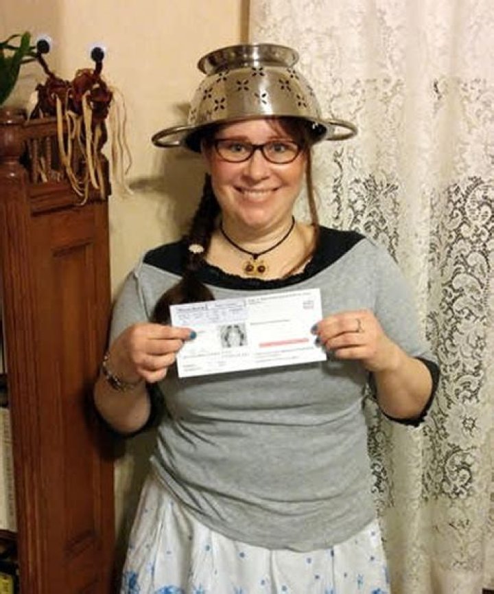 Pastafarian Woman Allowed to Wear Strainer on Head in License Picture