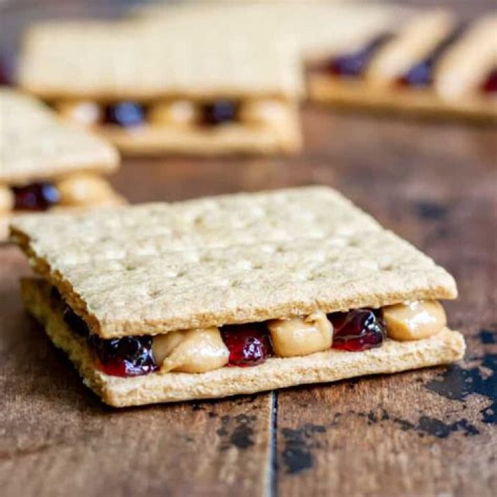 Delightful PB&J Graham Cracker Sandwich: A Twist On A Classic