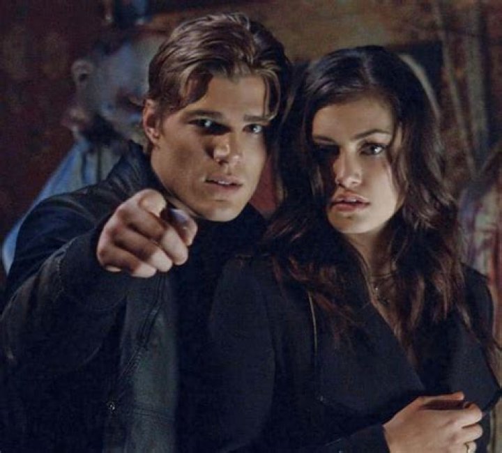 Phoebe Tonkin's Love Chronicles: A Deep Dive Into Her Dating History