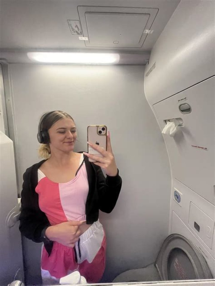 Pregnant Kim Kardashian Unveils Shorter Hairstyle From Airplane: Pics
