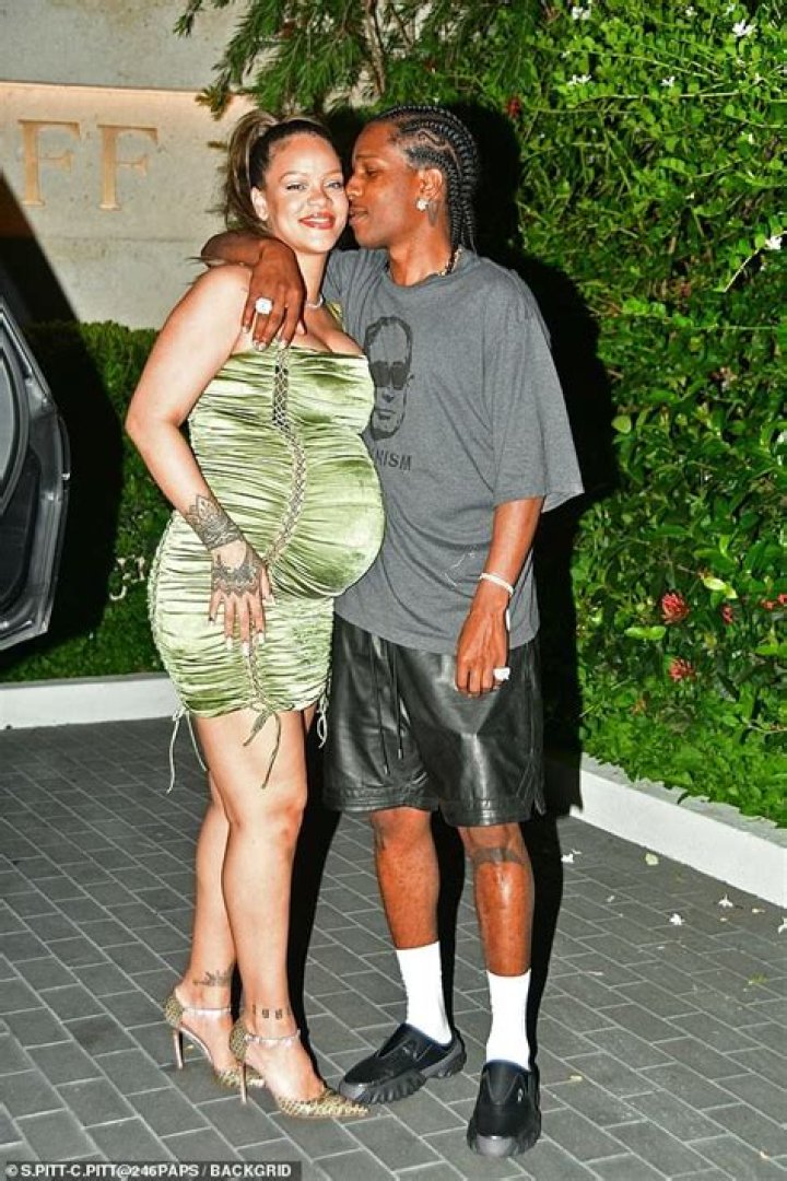 Pregnant Rihanna Wants to Honor Barbados Heritage With Baby Name