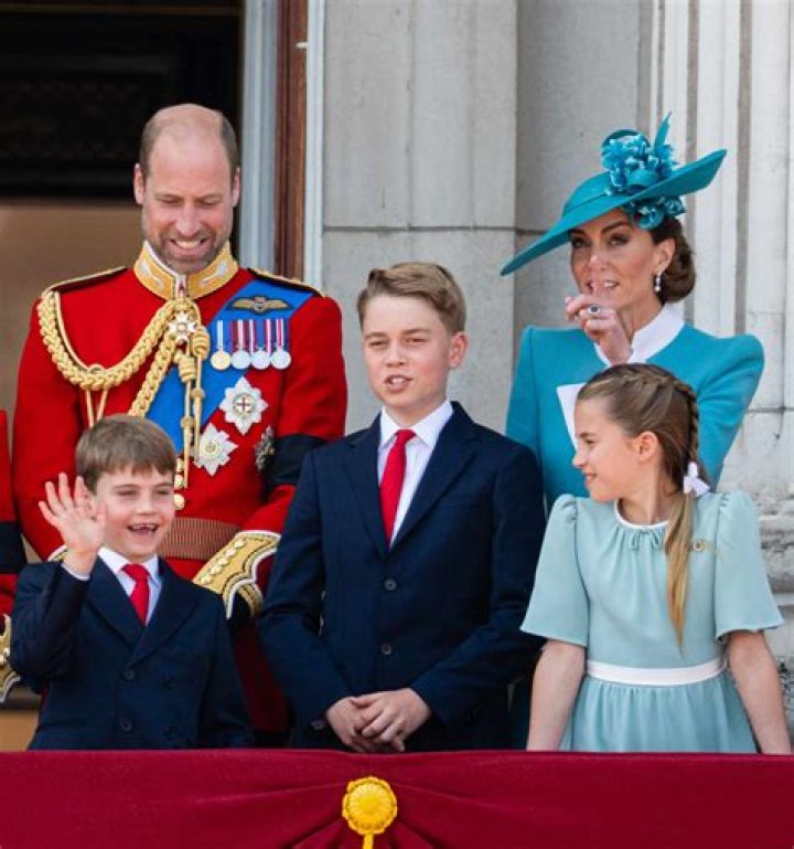 Prince George And The Royal Balcony Moment: A Sibling Correction