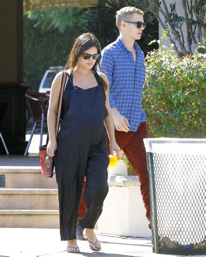 Rachel Bilson Pregnant Bikini Body on Vacation With Hayden Christensen