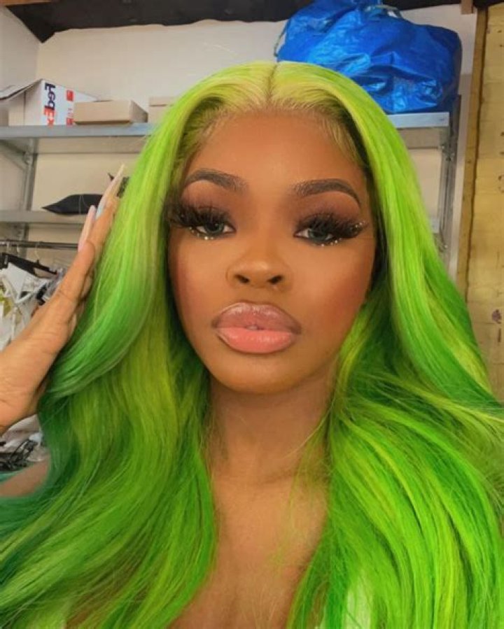 Who is rapper JT dating?