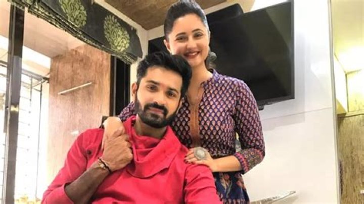 Rashami Desai's rakhi brother Mrunal Jain unhappy about her relationship with Arhaan Khan in Bigg Boss 13 – India TV