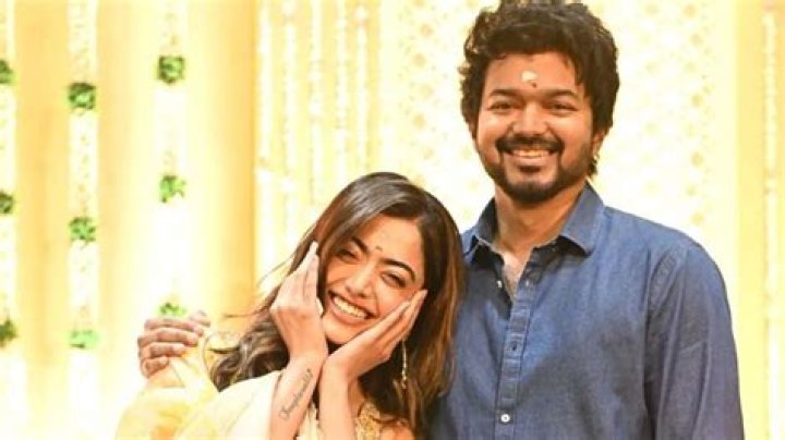 Rashmika Mandanna shares adorable photo with Thalapathy Vijay from 'Varisu' sets – India TV