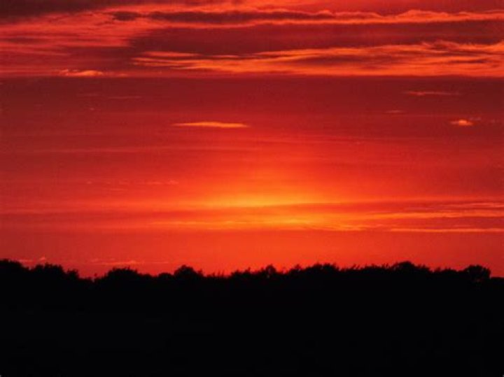 What does a pink sky in the morning mean? Weather superstitions explained – The US Sun