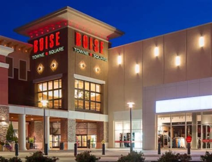 Two people killed, several injured, including officer, after shooting at Boise mall