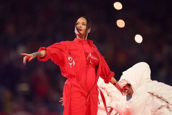 Republican Wants Rihanna Super Bowl Show Cancelled for Attacking Trump