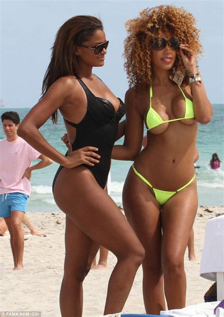 RHOA's Claudia Jordan Shows Cleavage, Curves in Bikini: Photos