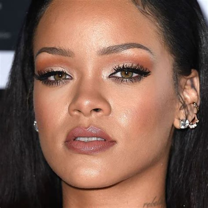 Rihanna’s Hair Evolution Through the Years: Photos 