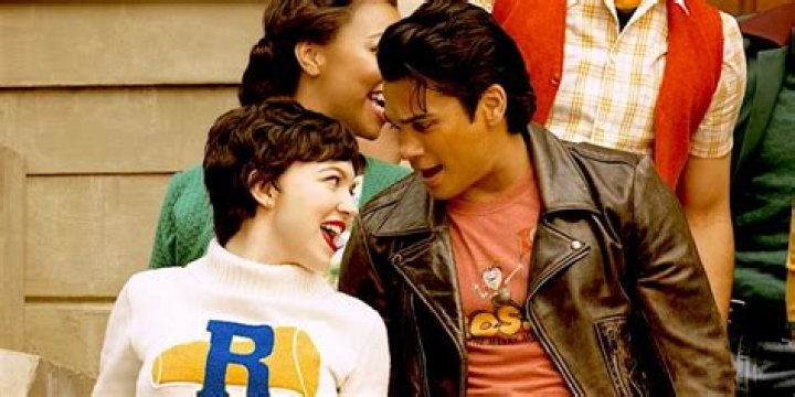 Riverdale’s Cole Sprouse on Jughead’s ‘Queen’ Question to Betty