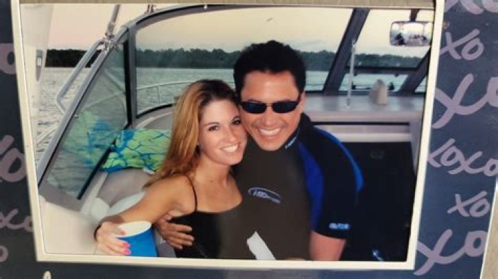 Who was Robb Hanrahan married to?