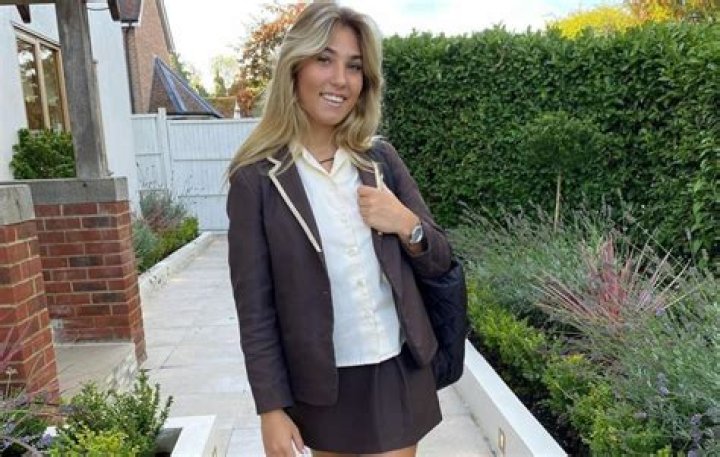 Rosie McClelland (Singer) Wikipedia, Biography, Age, Height, Weight, Boyfriend, Net Worth