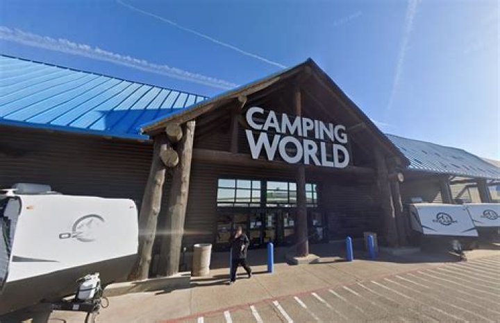 Major sporting goods retailer with 180 stores tells customers on Facebook it's closing another location after six years