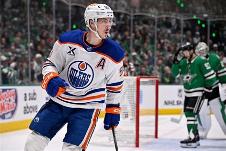 Ryan Nugent-Hopkins Net Worth, Age, Wiki, Biography, Relationship, Wife, Dating, Ethnicity, Height & Facts
