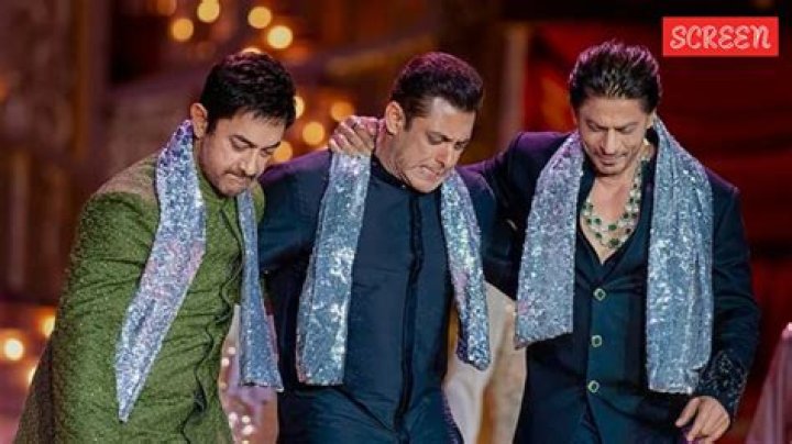 Salman Khan-Shahrukh Khan bhai-chaara spreads on Twitter, promote each others films| IndiaTV News – India TV