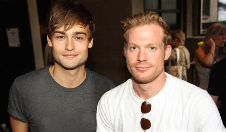 Sam Reid Boyfriend: Unveiling The Love Life Of The Rising Star