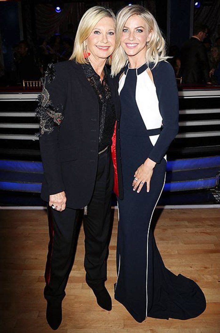 Sandra Dee! Olivia Newton-John, Julianne Hough Take Pic
