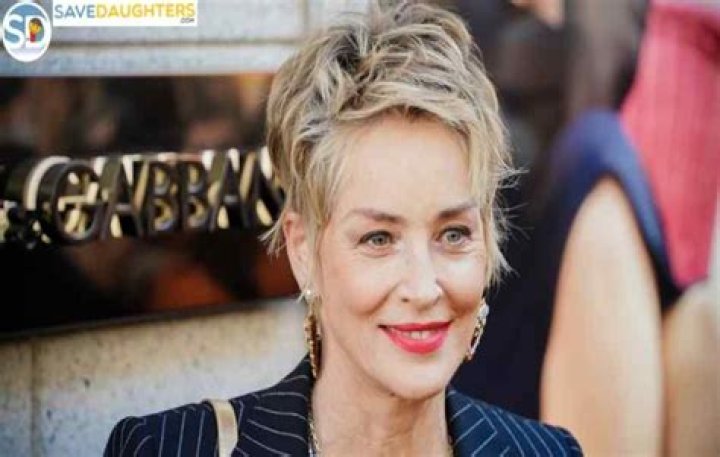 Sara Reeveley Net Worth, Age, Wiki, Biography, Relationship, Wife, Dating, Ethnicity, Height & Facts