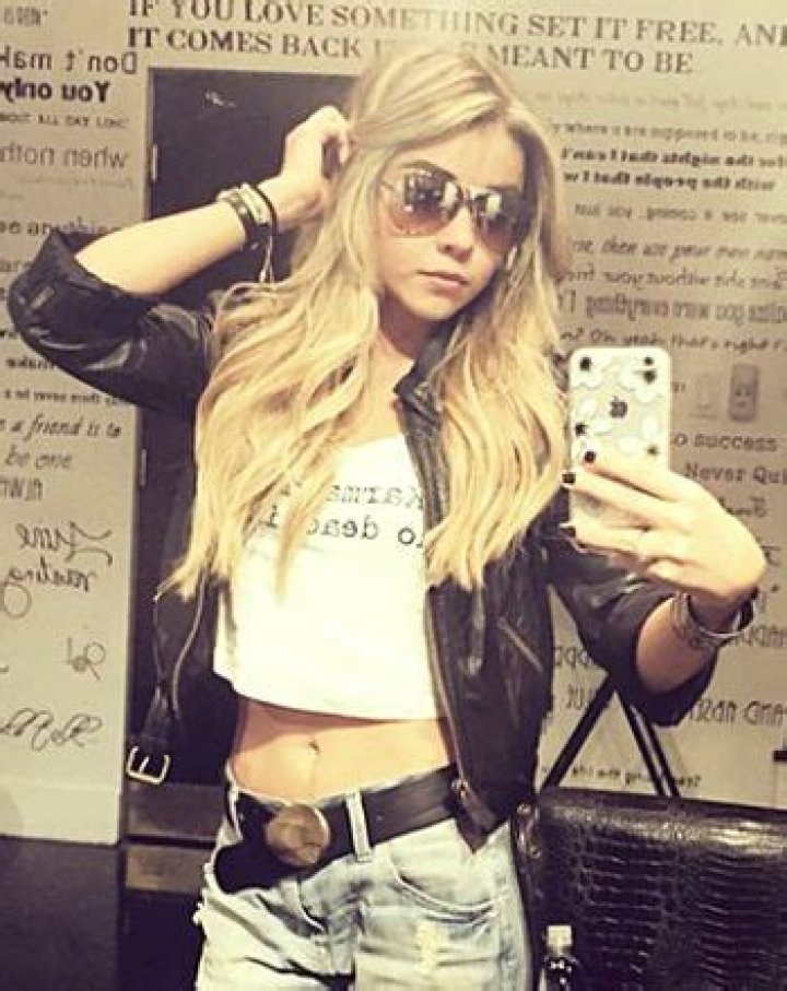 Sarah Hyland, Jessica Alba Go Blonde for Fall: See Hairstyle Photos