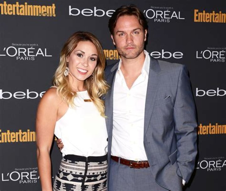 Scott Porter Marries Kelsey Mayfield!