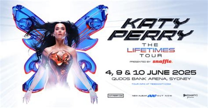 See Katy Perry Walk the Red Carpet With Food in Her Teeth