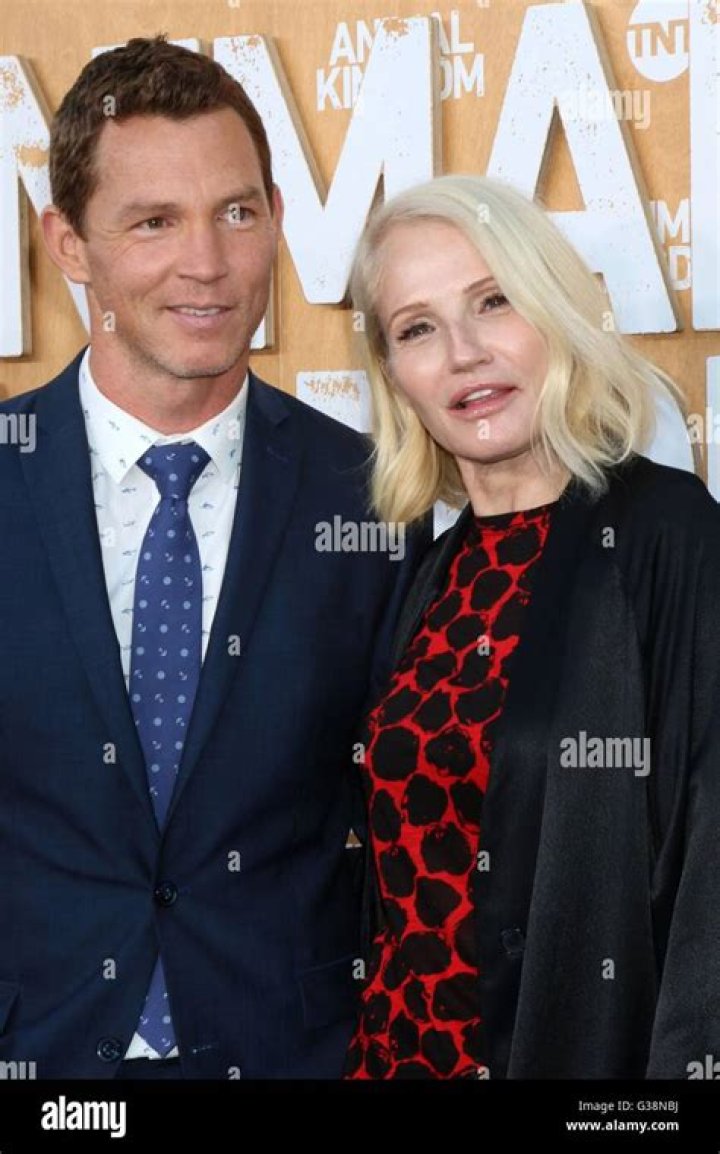 Exploring The Intriguing Shawn Hatosy Relationships