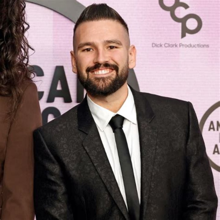 Discovering Shay Mooney's Height: A Deep Dive Into The Life Of A Country Star