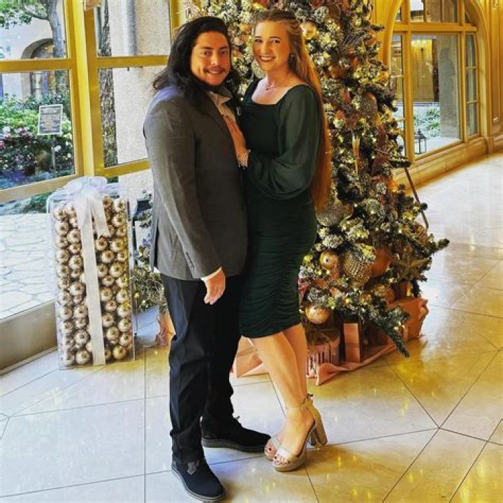 Sister Wives star Mykelti Brown show off incredible weight loss in skintight green dress in rare photo with husband Tony