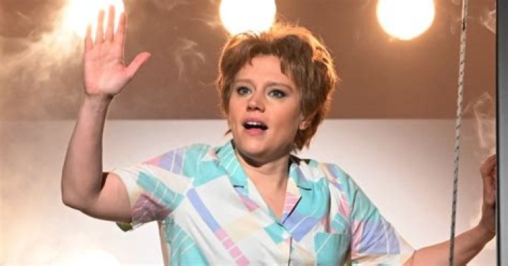 'SNL': Kate McKinnon Cries in Her Final Cold Open Sketch