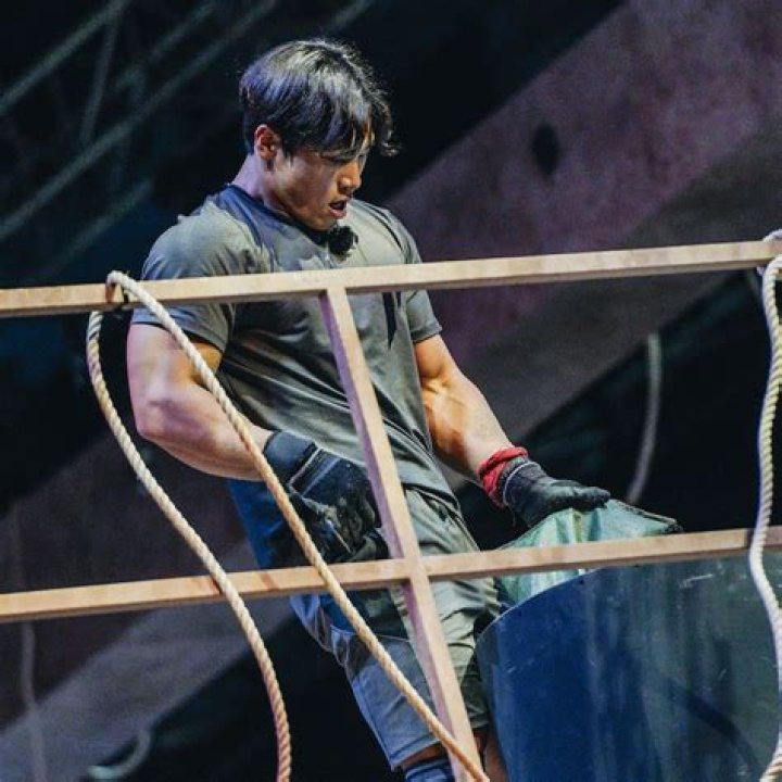 Son Hee-dong teams up with Yun Sung-bin in Physical 100 team battle