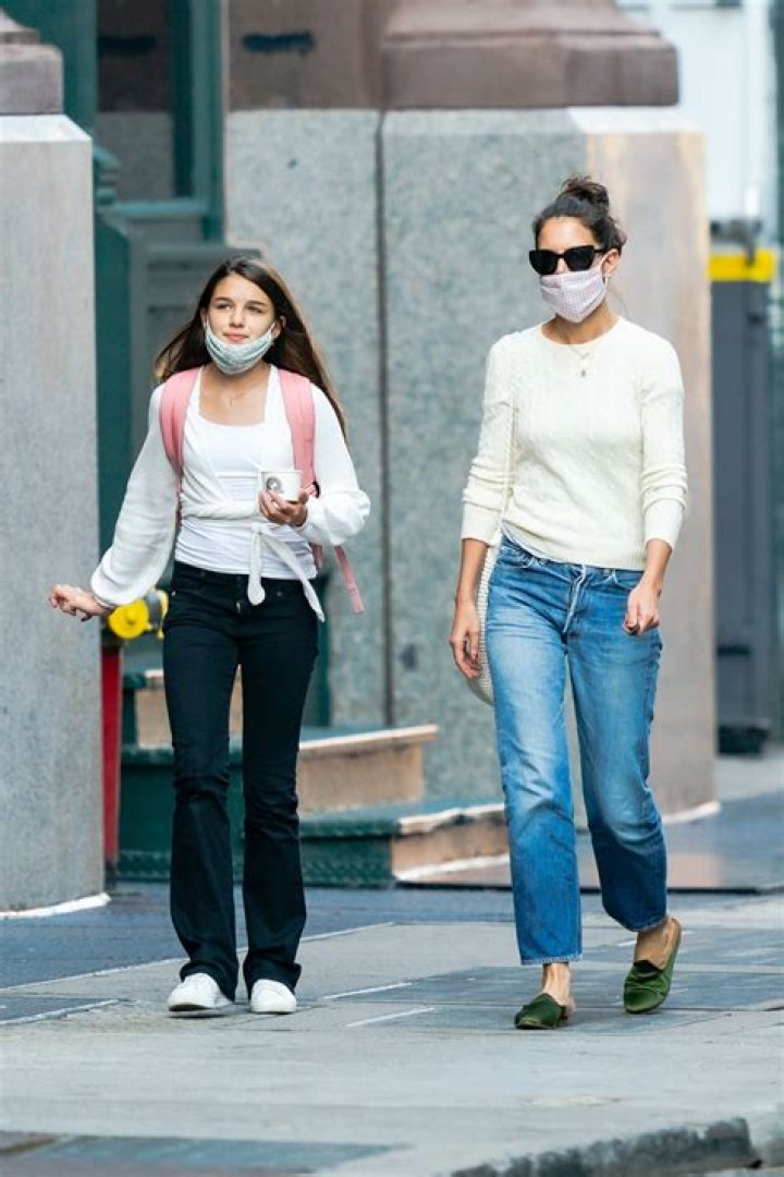 Suri Cruise, 17, looks so grown up as Tom’s daughter seen wearing tank top & face full of makeup during solo NYC outing